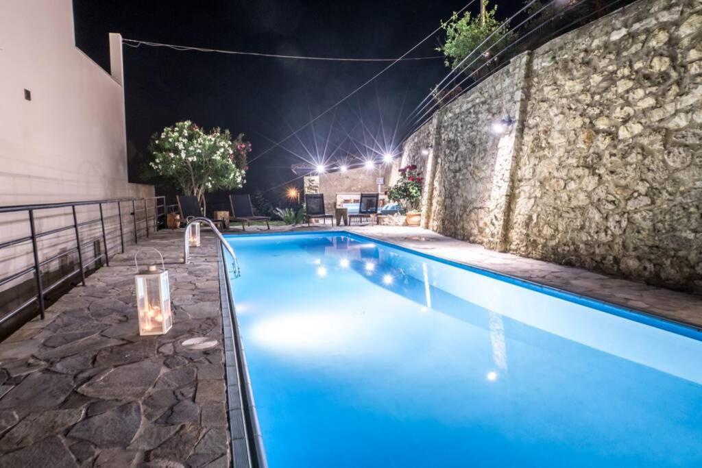 Villa Ventus, 40Sqm Private Pool & Hot Tub! Roussospition Luaran gambar