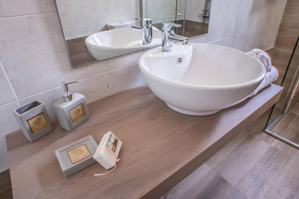 Villa Ventus, 40Sqm Private Pool & Hot Tub! Roussospition Luaran gambar