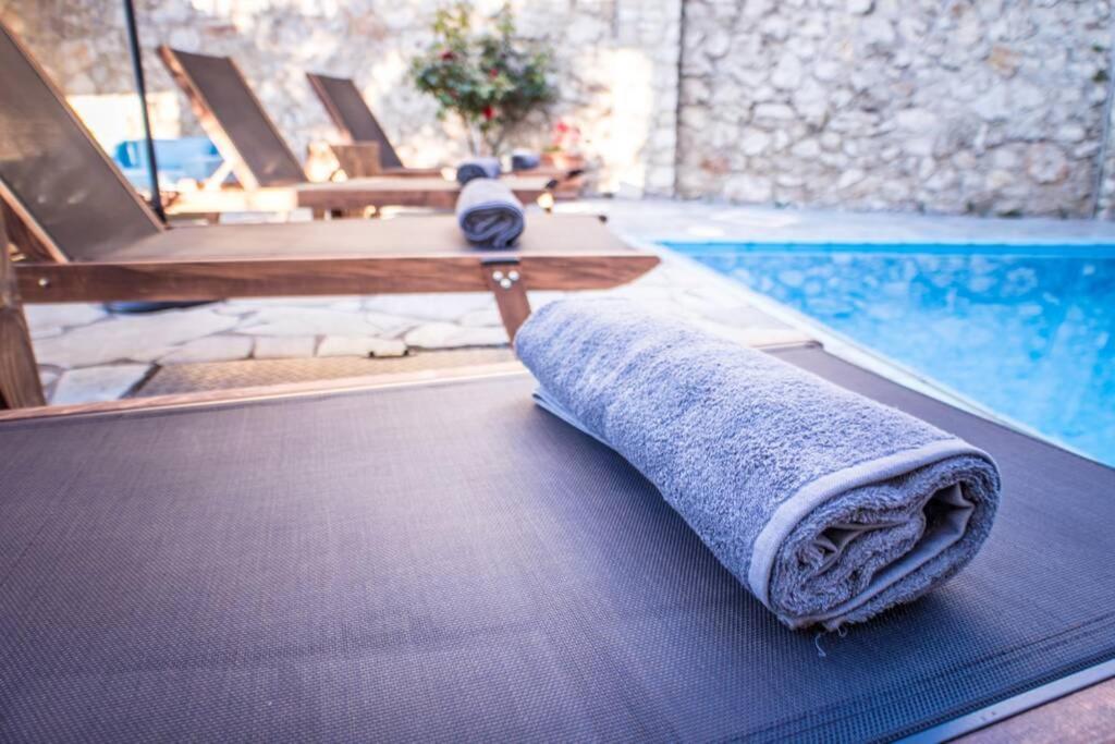 Villa Ventus, 40Sqm Private Pool & Hot Tub! Roussospition Luaran gambar